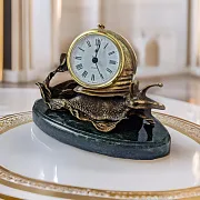 Подарочные настольные часы «Улитка» из бронзы — фотография 1