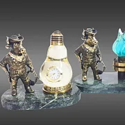 Бронзовая композиция с быком, лампочкой и газовым пламенем — фотография 2