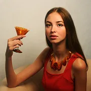 Подарочный бокал для мартини из камня (янтарь) — фотография 4