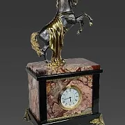 Каминные часы «Конь» из яшмы и долерита, 155×95×290 мм — фотография 2