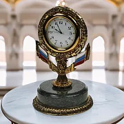 Настольные часы с российским флагом из бронзы и змеевика — фотография 1