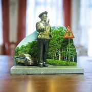 Бронзовый сувенир «За безопасность движения» — фотография 1