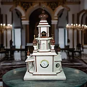 Каминные часы «Церковь» из лемезита и мрамора — фотография 1
