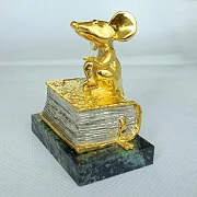 Бронзовая статуэтка «Мудрая мышь» на книге в подарок — фотография 3