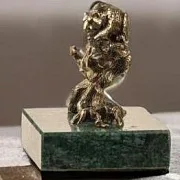 Композиция «Барс на коряге» из бронзы со змеевиком — фотография 1